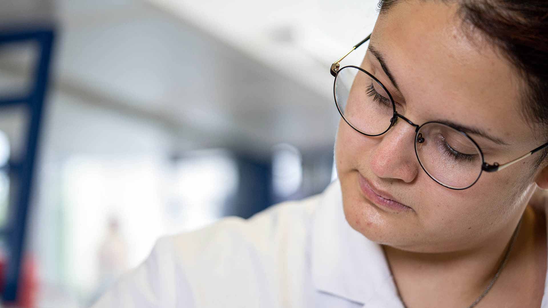 Mitarbeiterin von Handelslabor Friedle